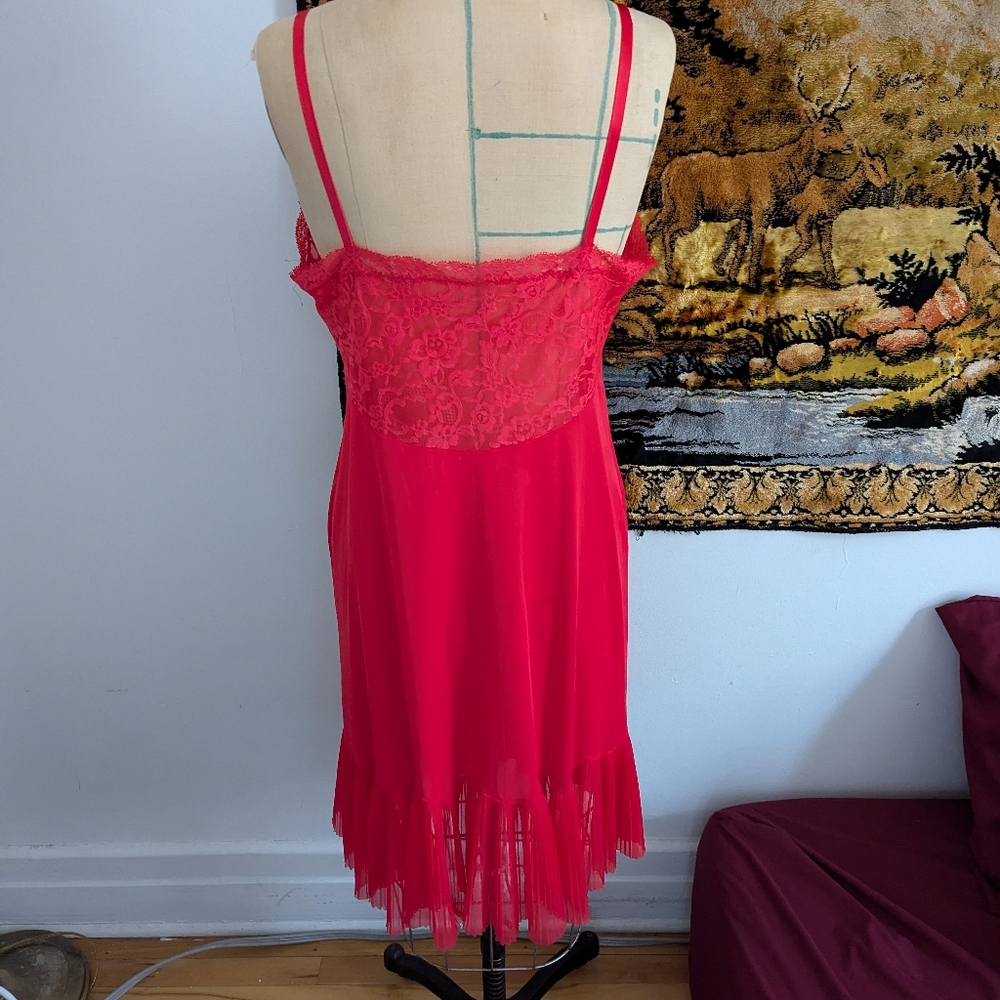 Vintage vanity fair red-rose nightgown - Picture 5 of 8